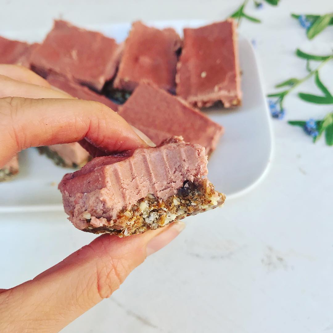 Beetroot mousse bars made with Blume Beetroot Blend taken by A bowl of overnight oats made with Blume Blue Lavender Blend topped with pumpkin seeds taken by @benaturally.fit
