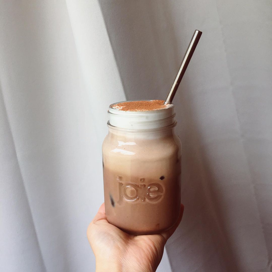 Iced hot chocolate made with Blume's Reishi Hot Cacao Blend taken by @elico.ffee